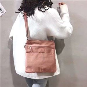 2020女性用の新しいナイロンマカロンカラーショルダーバッグ